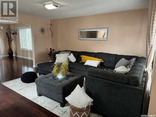 239 Korol Crescent, Saskatoon, SK - Indoor Photo Showing Living Room