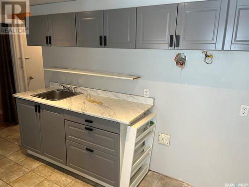 1520 F Avenue N, Saskatoon, SK - Indoor Photo Showing Kitchen