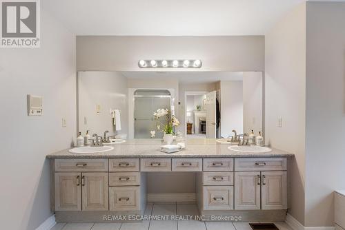 1275 White Lane, Oakville, ON - Indoor Photo Showing Bathroom