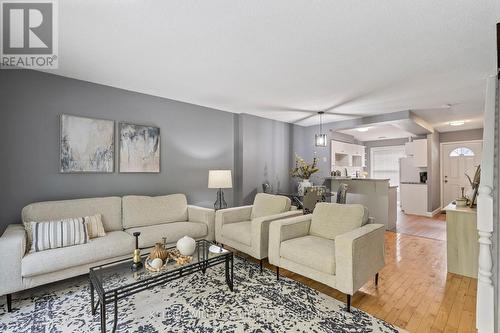 56 - 642 Wonderland Road S, London, ON - Indoor Photo Showing Living Room