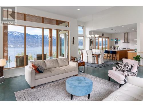 4323 Finch Road, Lake Country, BC - Indoor Photo Showing Living Room