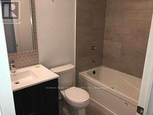 910 - 2520 Eglinton Avenue W, Mississauga, ON - Indoor Photo Showing Bathroom