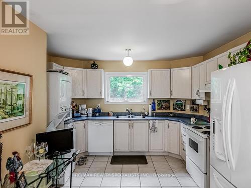 1626 Casablanca Circle, Mississauga, ON - Indoor Photo Showing Kitchen With Double Sink