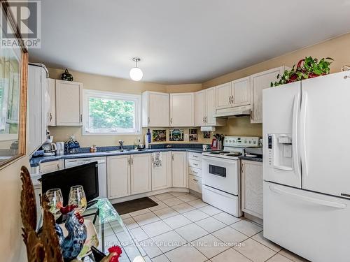 1626 Casablanca Circle, Mississauga, ON - Indoor Photo Showing Kitchen With Double Sink