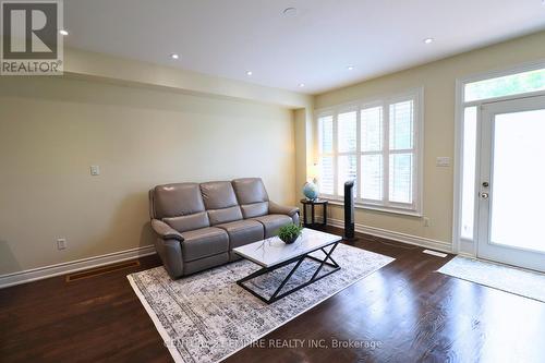 86 Lady Evelyn Crescent, Brampton, ON - Indoor Photo Showing Living Room