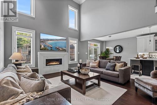 925 Eagle Ridge Drive, Oshawa, ON - Indoor Photo Showing Living Room With Fireplace