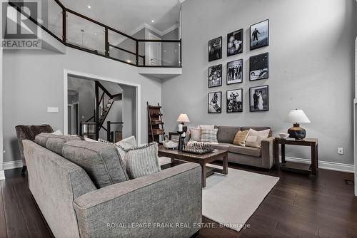 925 Eagle Ridge Drive, Oshawa, ON - Indoor Photo Showing Living Room