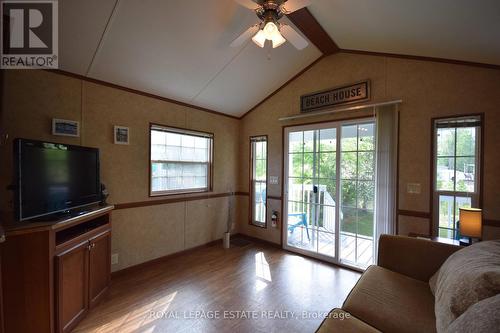 20 Chipewa Trail, Wasaga Beach, ON - Indoor Photo Showing Living Room