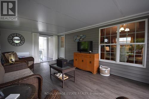 20 Chipewa Trail, Wasaga Beach, ON - Indoor Photo Showing Living Room