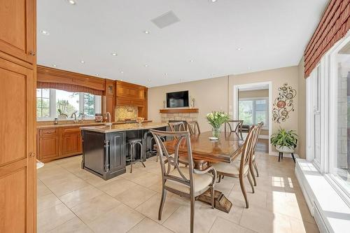 1059 Scenic Drive, Hamilton, ON - Indoor Photo Showing Dining Room