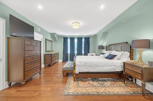 1059 Scenic Drive, Hamilton, ON - Indoor Photo Showing Bedroom