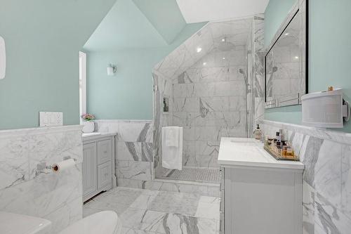 1059 Scenic Drive, Hamilton, ON - Indoor Photo Showing Bathroom