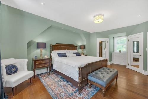 1059 Scenic Drive, Hamilton, ON - Indoor Photo Showing Bedroom