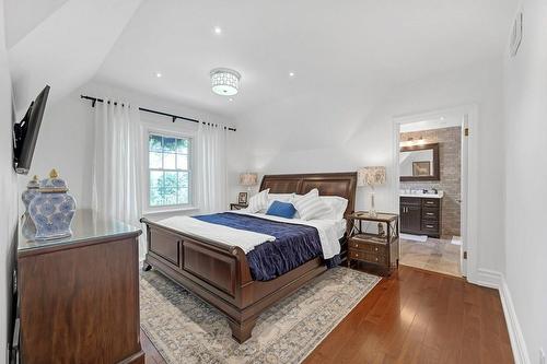 1059 Scenic Drive, Hamilton, ON - Indoor Photo Showing Bedroom