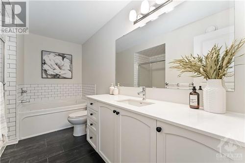 clean and modern ensuite - 653 Tennant Way, Ottawa, ON - Indoor Photo Showing Bathroom