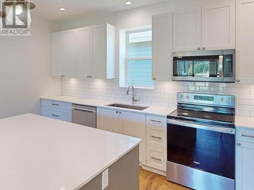 205-7440 Nootka Street, Powell River, BC - Indoor Photo Showing Kitchen