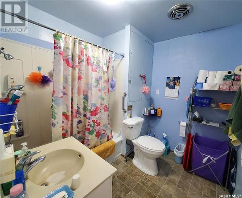 3160 Rutland Avenue, Gull Lake, SK - Indoor Photo Showing Bathroom