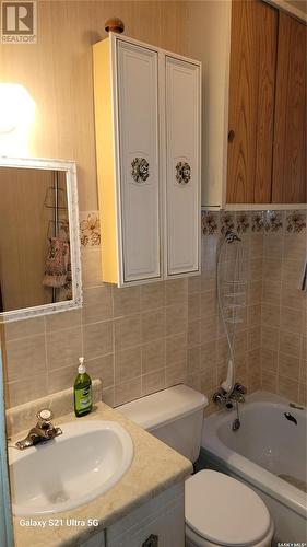 969 Elphinstone Street, Regina, SK - Indoor Photo Showing Bathroom