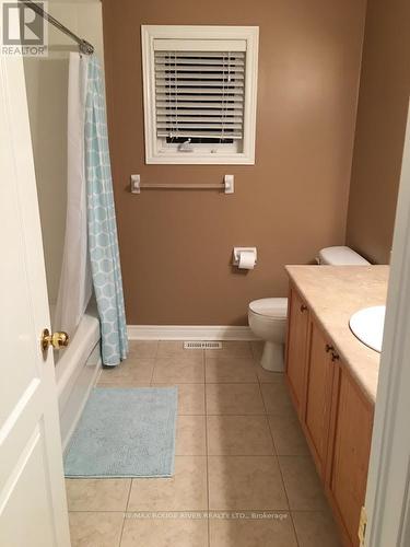 410 Lakebreeze Drive, Clarington, ON - Indoor Photo Showing Bathroom