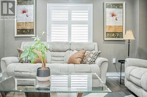 65 Lola Crescent, Brampton, ON - Indoor Photo Showing Living Room