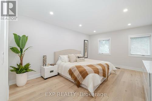 1269 Rose Court, Mississauga, ON - Indoor Photo Showing Bedroom