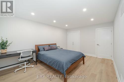 1269 Rose Court, Mississauga, ON - Indoor Photo Showing Bedroom