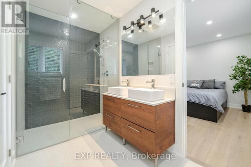 1269 Rose Court, Mississauga, ON - Indoor Photo Showing Bathroom