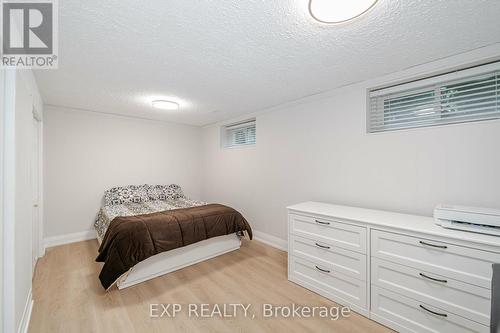 1269 Rose Court, Mississauga, ON - Indoor Photo Showing Bedroom