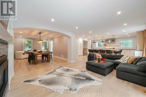 1269 Rose Court, Mississauga, ON - Indoor Photo Showing Living Room With Fireplace