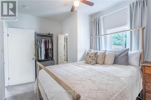 35 Century Street, Hamilton, ON - Indoor Photo Showing Bedroom