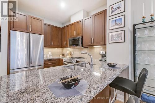 803 - 11 Bronte Road, Oakville, ON - Indoor Photo Showing Kitchen With Double Sink With Upgraded Kitchen