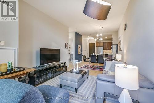 803 - 11 Bronte Road, Oakville, ON - Indoor Photo Showing Living Room