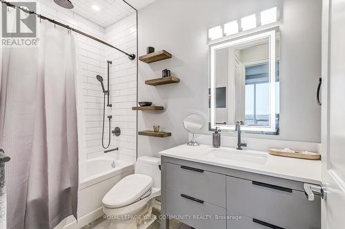 803 - 11 Bronte Road, Oakville, ON - Indoor Photo Showing Bathroom