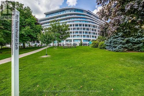 803 - 11 Bronte Road, Oakville, ON - Outdoor