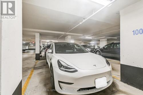 803 - 11 Bronte Road, Oakville, ON - Indoor Photo Showing Garage