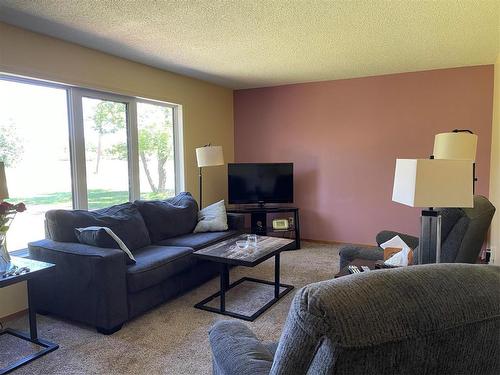 205 Athlone Street, Swan River, MB - Indoor Photo Showing Living Room