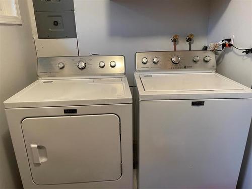 205 Athlone Street, Swan River, MB - Indoor Photo Showing Laundry Room