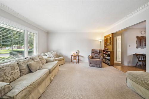 4 Edinburgh Drive, St. Catharines, ON - Indoor Photo Showing Living Room