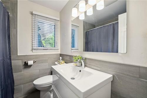 4 Edinburgh Drive, St. Catharines, ON - Indoor Photo Showing Bathroom