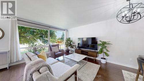 27 Shoreland Crescent, Toronto (Woburn), ON - Indoor Photo Showing Living Room