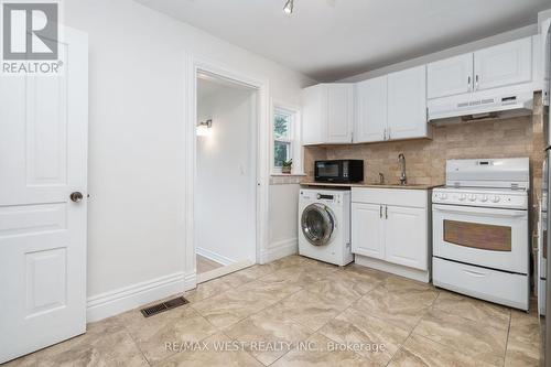 55 Lynd Avenue, Toronto, ON - Indoor Photo Showing Laundry Room