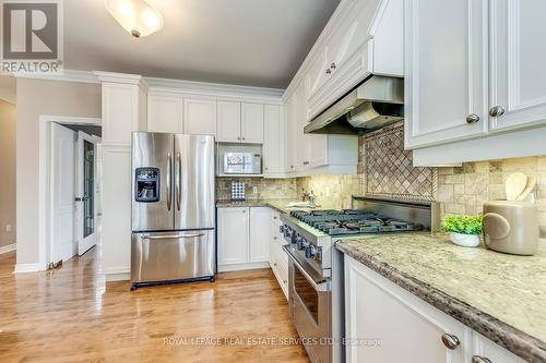 2018 Heatherwood Drive, Oakville, ON - Indoor Photo Showing Kitchen With Stainless Steel Kitchen With Upgraded Kitchen