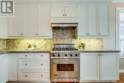 2018 Heatherwood Drive, Oakville, ON - Indoor Photo Showing Kitchen With Upgraded Kitchen