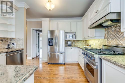 2018 Heatherwood Drive, Oakville, ON - Indoor Photo Showing Kitchen With Stainless Steel Kitchen With Upgraded Kitchen