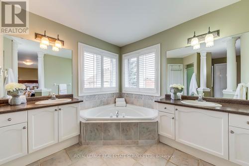 2018 Heatherwood Drive, Oakville, ON - Indoor Photo Showing Bathroom