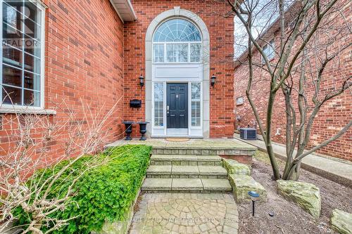 2018 Heatherwood Drive, Oakville, ON - Outdoor