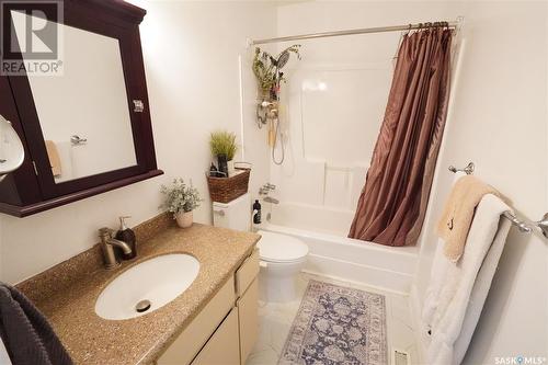 205 Maple Street, Strasbourg, SK - Indoor Photo Showing Bathroom