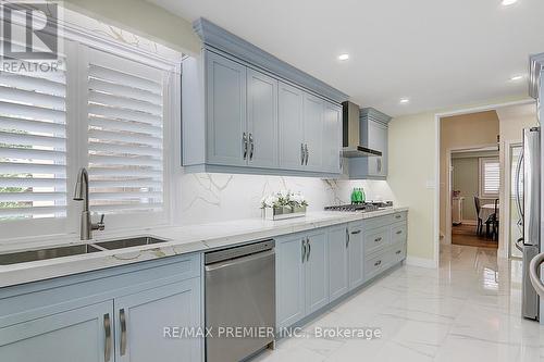 3410 Charmaine Heights, Mississauga (Mississauga Valleys), ON - Indoor Photo Showing Kitchen