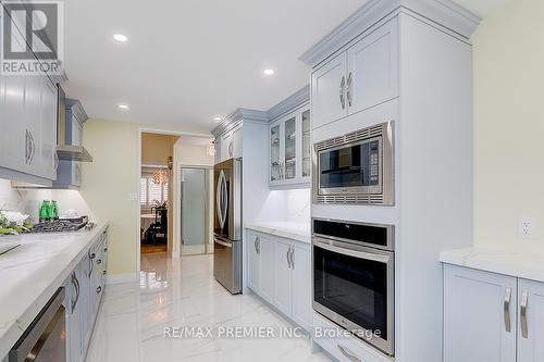 3410 Charmaine Heights, Mississauga (Mississauga Valleys), ON - Indoor Photo Showing Kitchen