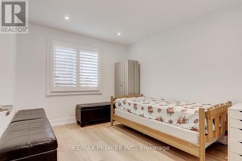 3410 Charmaine Heights, Mississauga, ON - Indoor Photo Showing Bedroom